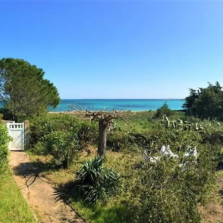 Villa Bluebay en bord de plage proche de toutes commodités